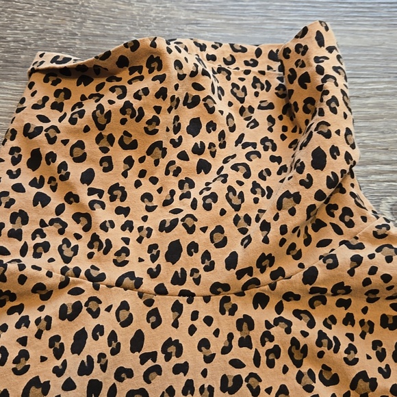 J Ctew Leopard Print Lightweight Turtleneck Size XL - Picture 3 of 3